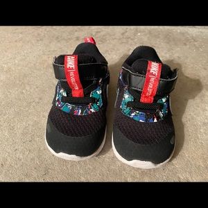 Toddler Nike Revolution Flyease 4 size 5c